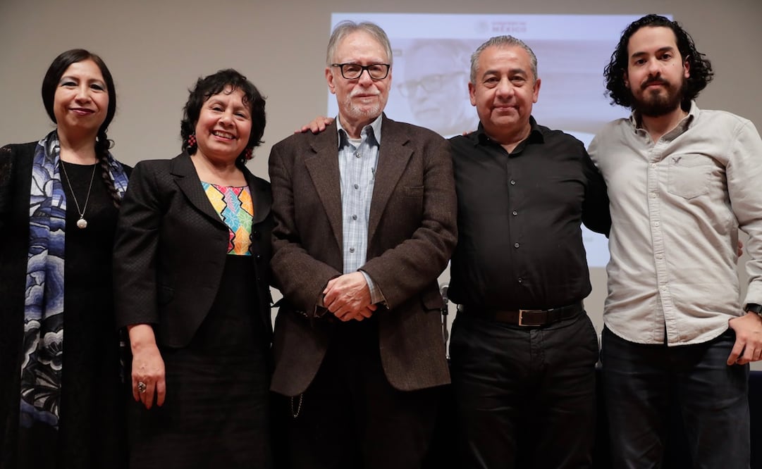 David Huerta evocó y trajo a los lectores algunos de los motivos, personas, amigos, que se hallan en su obra. Fotos: Ivan Stephens