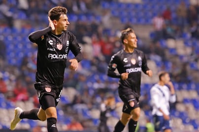 Necaxa mantiene el invicto al golear al Puebla