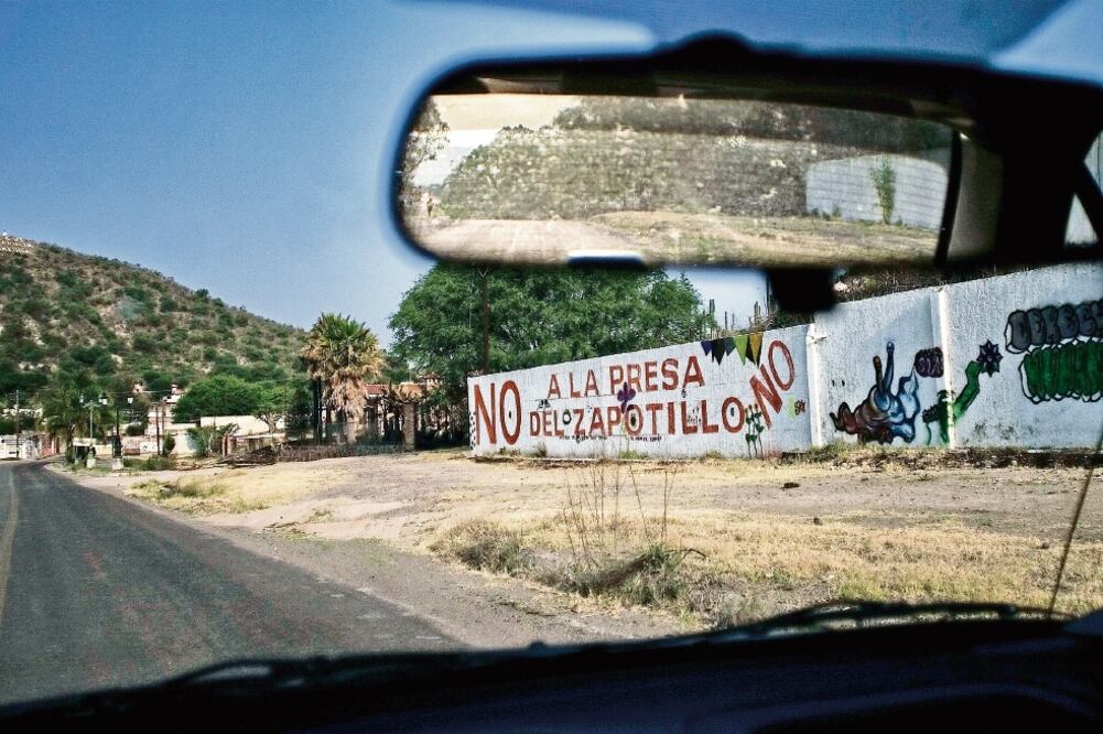 Políticos en turno y promotores del megaproyecto de represa y acueducto El Zapotillo, reducen el movimiento ambiental opositor a una vieja disputa entre Jalisco y Guanajuato por el agua. (CORTESÍA PIE DE PÁGINA)
