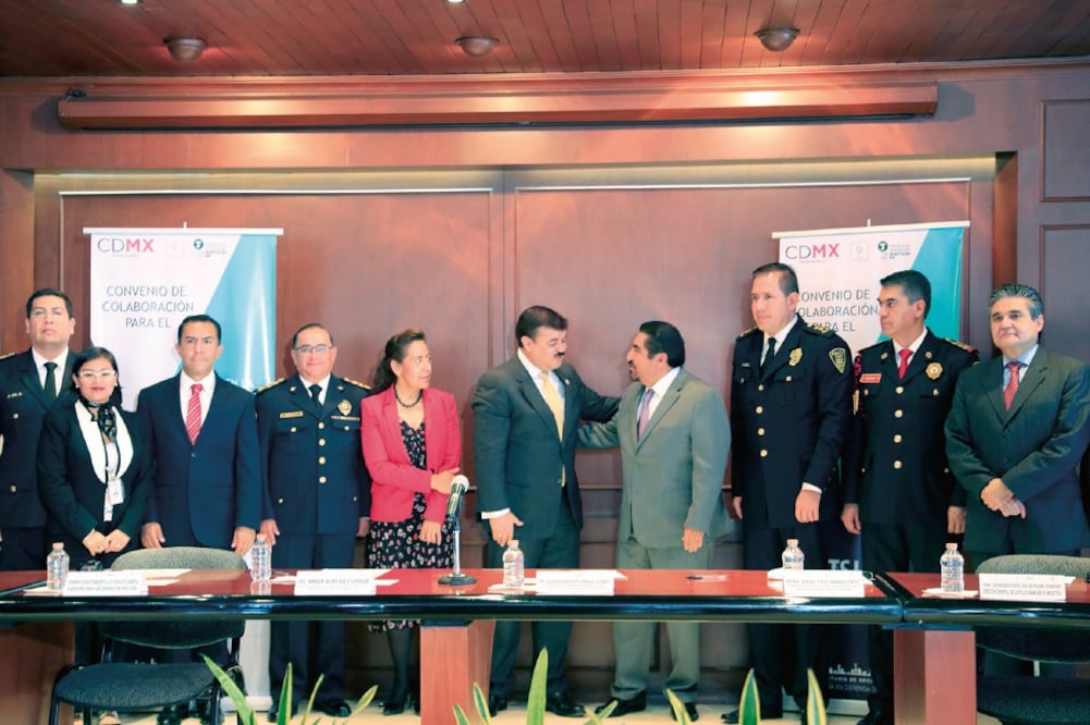 Los titulares del Tribunal Superior de Justicia y de la Secretaría de Seguridad Pública firmaron un acuerdo de colaboración (IRVIN OLIVARES. EL UNIVERSAL)