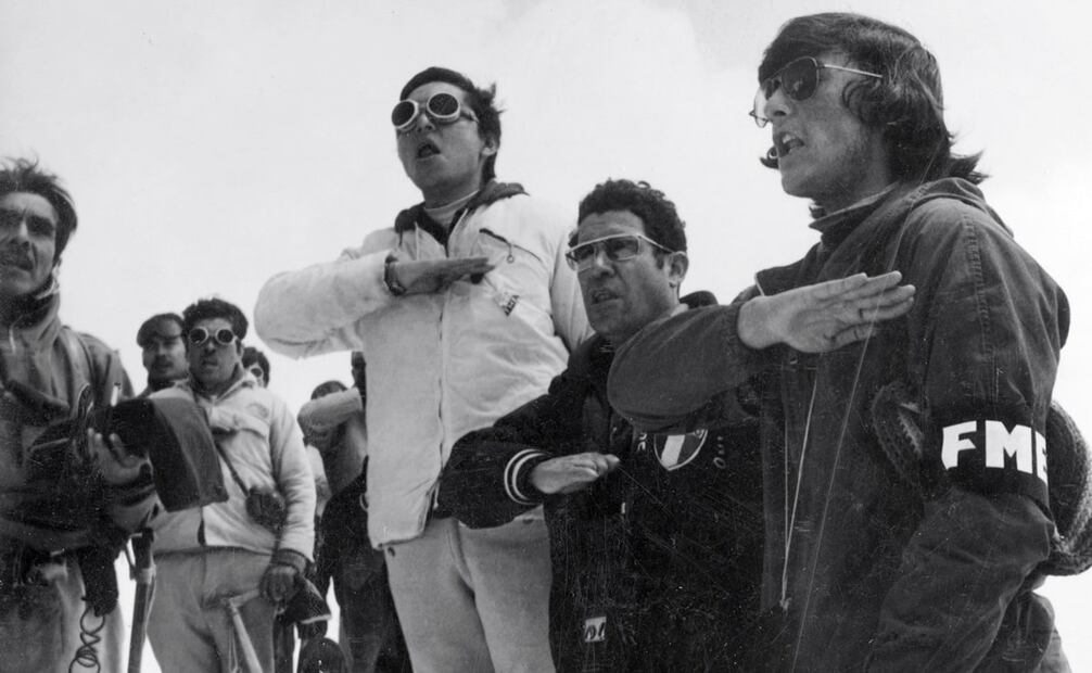 Celebración de la Confraternidad Montañista Internacional de 1971, organizada por el Socorro Alpino y la FME. En su primer reglamento se indicó que, aunque un excursionista no fuera miembro, se le rescataría y cubrirían sus gastos médicos o funerales. Foto: Héctor Sandoval/Archivo EL UNIVERSAL.