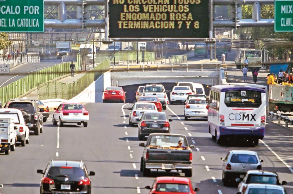 Limpio. Autoridades llamaron a la población a no quemar llantas ni pirotecnia para mejorar los Imecas. (ARCHIVO EL UNIVERSAL)