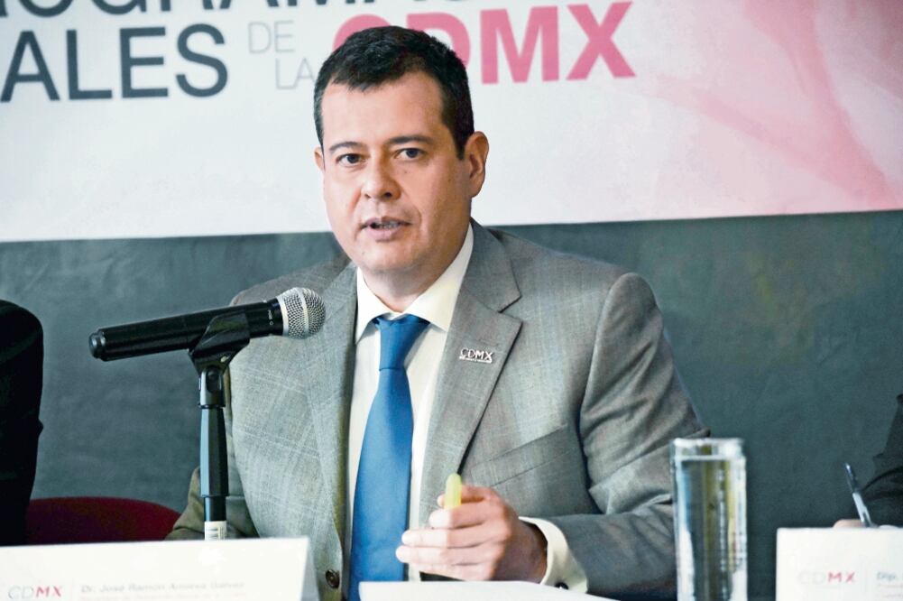 Reaparece Amieva en público