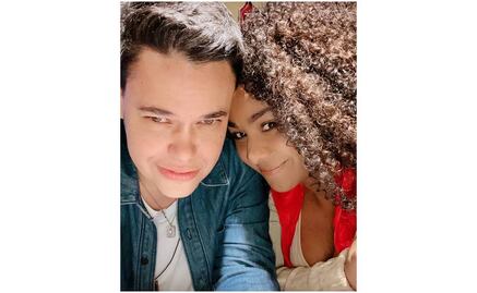 La historia de amor de M'balia y su novio trans