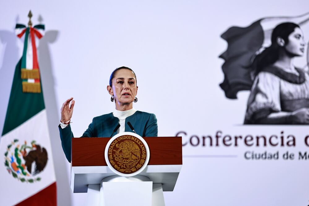 La presidenta de México, Claudia Sheinbaum, habla durante una conferencia de prensa del jueves 3 de octubre. Foto: EFE