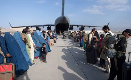 Pentágono de EU reconoce que no pudo sacar de Afganistán a todas las personas que deseaba