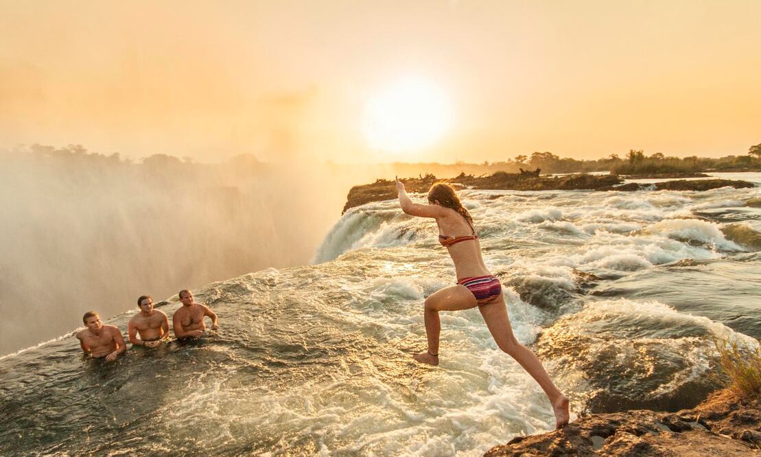 De septiembre a diciembre, se forma “la Piscina del Diablo”, una cavidad que permite a los turistas darse un chapuzón al borde del vacío. (Foto: Michael R. Baynes)