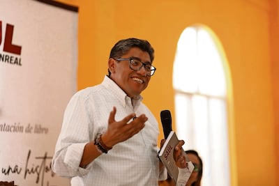 Chocan los Monreal por funcionario