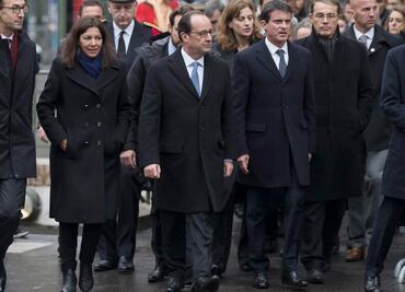 Francia recuerda a víctimas de atentados en París