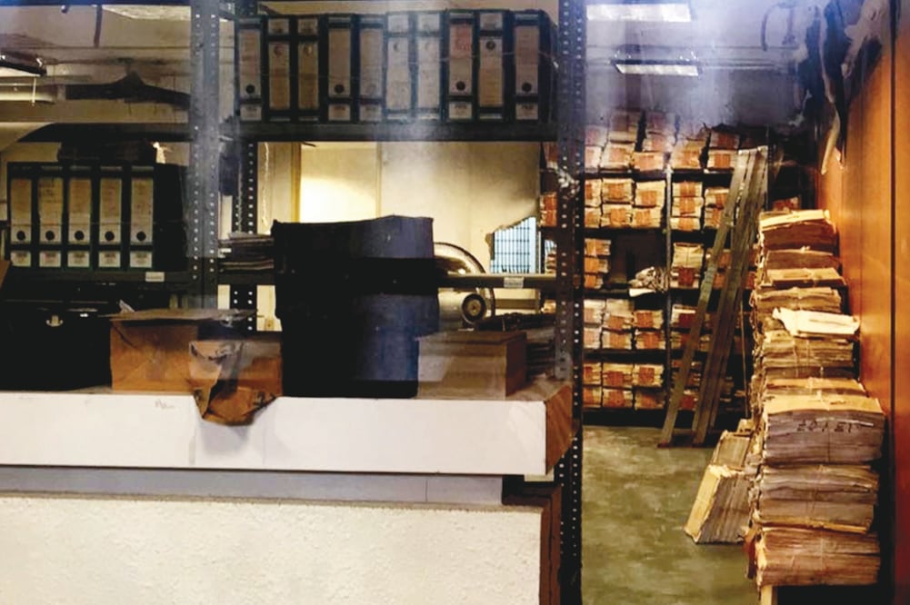 El espacio donde hace apenas unos tres meses atrás era el juzgado 20 y ahora funciona como bodega de archivos de casos resueltos en el sistema tradicional, fue por donde se fugaron los dos secuestradores el pasado lunes (DAVID FUENTES. EL UNIVERSAL)