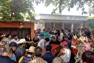Entre flores, el Istmo se despidió de Jenny