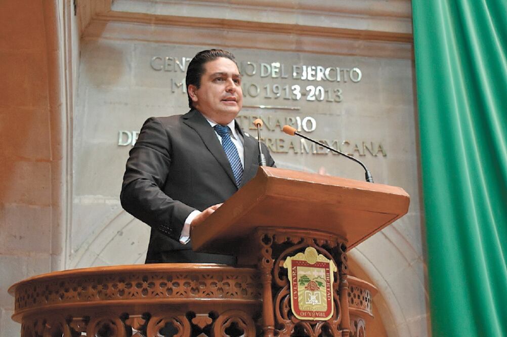 El legislador José Antonio García, del grupo parlamentario del PAN, dio a conocer que de acuerdo con el Inegi, la segunda causa por la que la población mexiquense de 12 a 14 años no asiste a la escuela es por falta de recursos. Foto/ESPECIAL