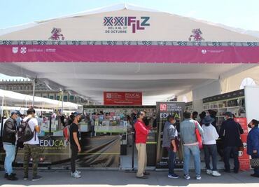 Bayly alborotó a la FIL Zócalo