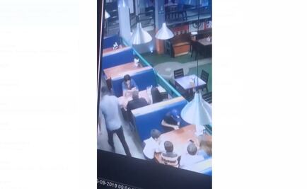 Ante niños, asesinan a hombre en restaurante en Sonora