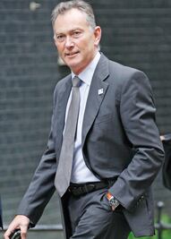 Policía va tras cuatro clubes de la Premier