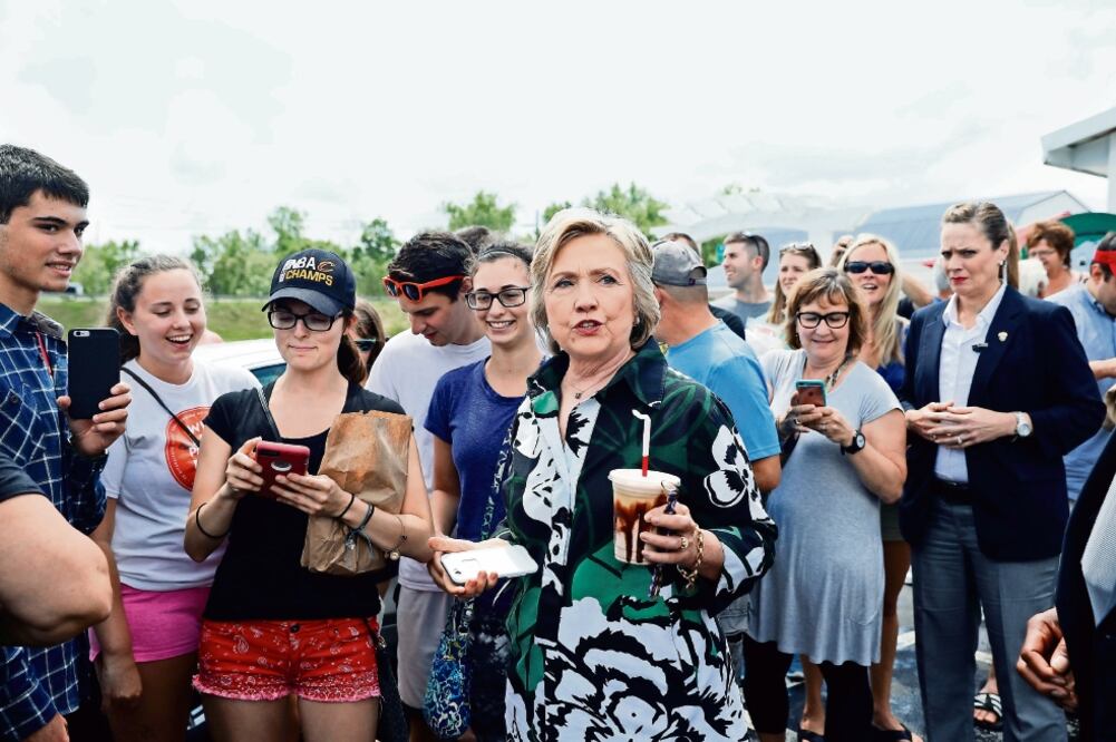 Hillary Clinton, candidata demócrata a la Casa Blanca, ayer en Ashland, Ohio (AARON P. BERNSTEIN. REUTERS)