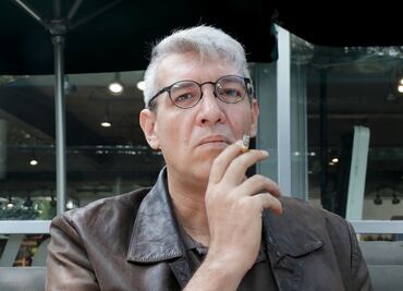 Emiliano Monge gana premio de narrativa por "No contar todo"