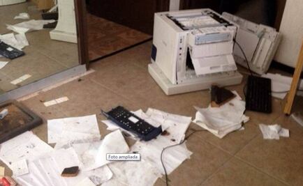 Normalistas atacan Secretaría de Educación en Guerrero