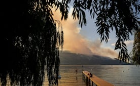 Nuevo incendio forestal obliga a evacuar a más de 20 mil personas en Canadá; declaran estado de emergencia