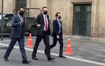 Mauricio Kuri, gobernador electo de Querétaro, llega a reunión con AMLO