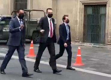 Mauricio Kuri, gobernador electo de Querétaro, llega a reunión con AMLO