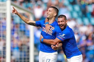 Paco Jémez quiere rescatar a Edgar Méndez; Cauteruccio entrena en Uruguay