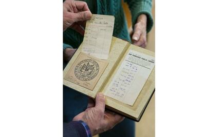 Devuelven libro a biblioteca... ¡100 años después!