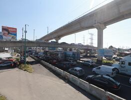 Suman casi 7 horas de bloqueo en carretera México-Toluca en protesta por la desaparición de personas