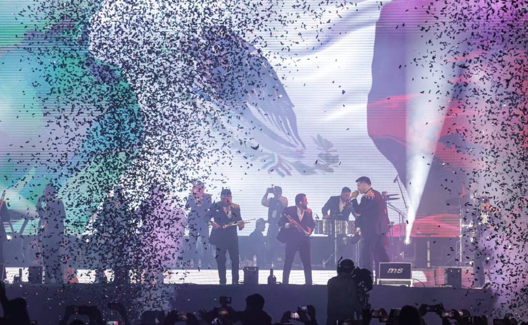 La agrupación puso a bailar y cantar a miles de mexicanos que se dieron cita para celebrar el Grito de Independencia. Foto: Gabriel Pano/ EL UNIVERSAL.