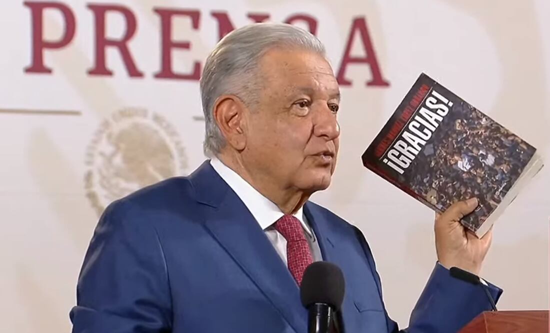López Obrador se ha puesto a dar "clases de historia" en su mañanera con fragmentos de su libro. Foto: Especial