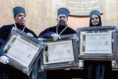 Recibe Merodio Reza doctor honoris causa