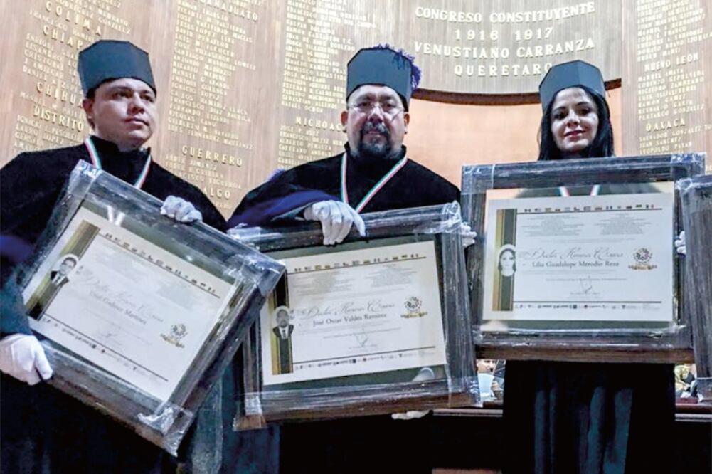 La senadora Lilia Merodio Reza (a la izq.) fue reconocida con el título honorí f ico por su gestión en favor de la cultura y la sociedad. (TOMADA DE TWITTER)