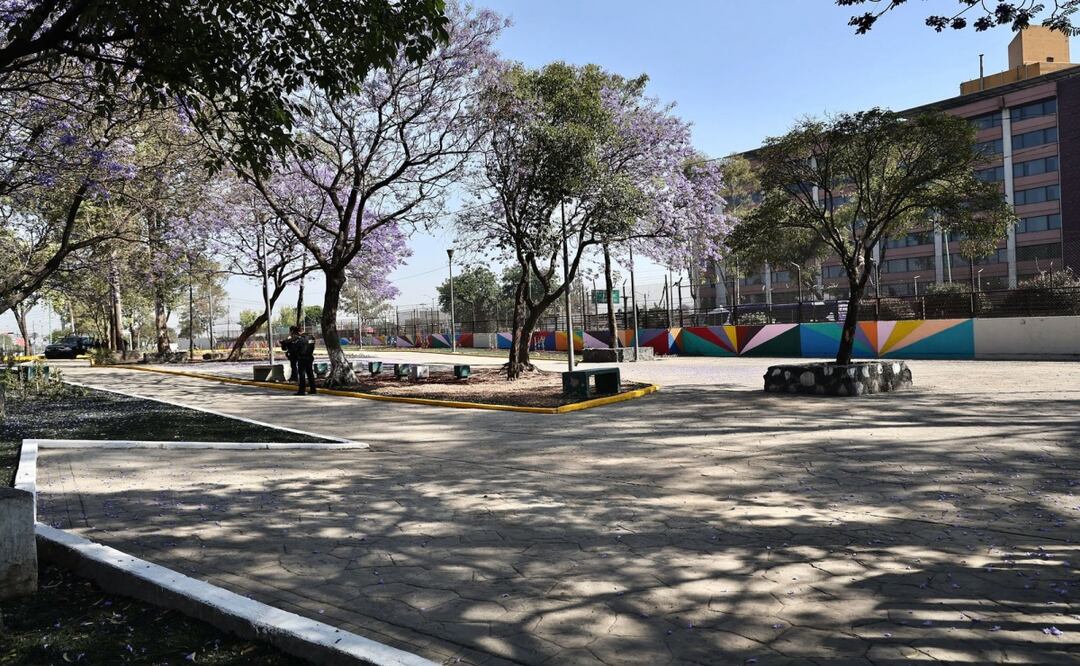 Así luce el espacio de avenida 100 m de la delegación Gustavo A. Madero que está resguardada por policías y que ha sido liberada de migrantes.Fotos: Berenice Fregoso El universal