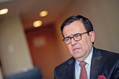 Guajardo viaja a Bruselas para cerrar renegociación 