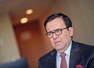 Guajardo viaja a Bruselas para cerrar renegociación