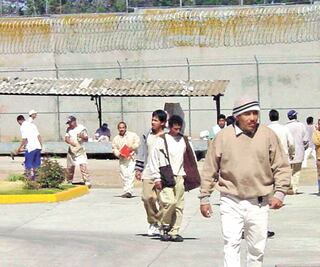 Aumenta población en cárceles con Covid-19