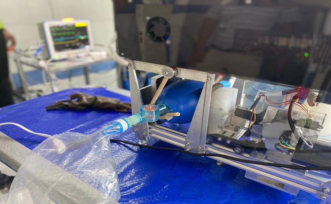 Respirador fabricado por la Universidad Michoacana. FOTO: Charbell Lucio