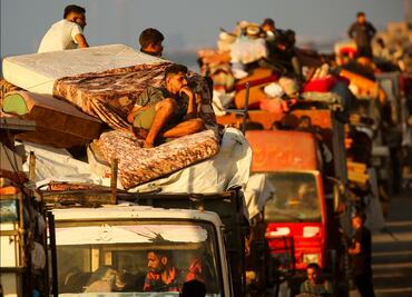 FOTOS: Palestinos abandonan la Ciudad de Gaza ante los intensos ataques israelíes