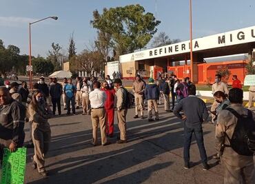 Trabajadores de Pemex se manifiestan en refinería de Hidalgo