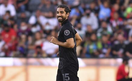 Rodolfo Pizarro ataca en redes sociales a comentarista de TNT Sports