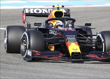 Verstappen el más rápido; Checo Pérez en quinto, tras el último ensayo en Baréin