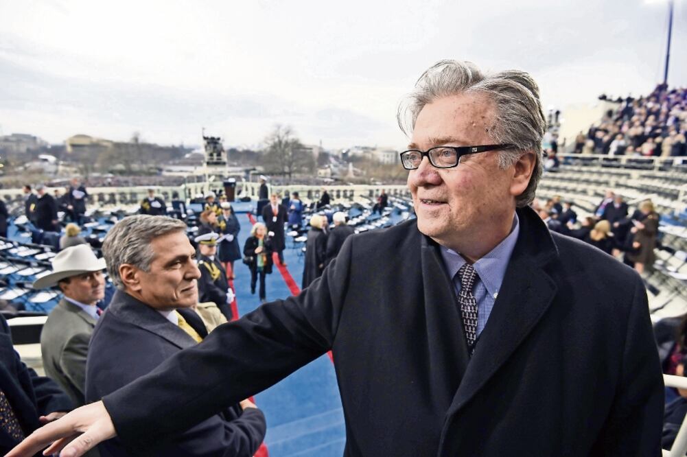 Steve Bannon durante la toma de protesta de Donald Trump, el 20 de enero pasado, en Washington (REUTERS)