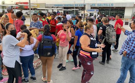 Investigan presunta desaparición de dos autobuses con migrantes en Coahuila