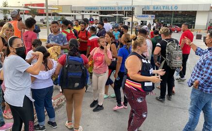 Investigan presunta desaparición de dos autobuses con migrantes en Coahuila
