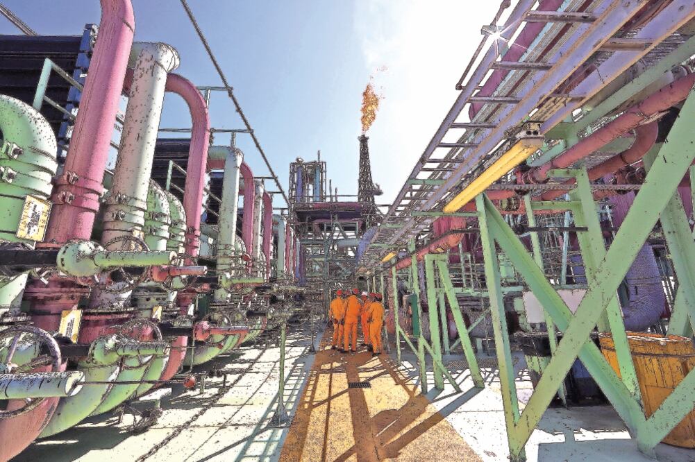 Según el CEESP, la productividad de la empresa productiva del Estado está entre las más bajas en comparación con otras petroleras del mundo. (Foto: ARCHIVO EL UNIVERSAL)