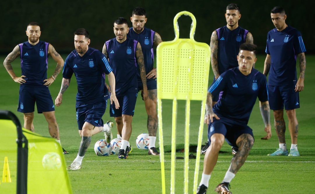 Lionel Messi entrenando con sus compañeros / Foto: EFE