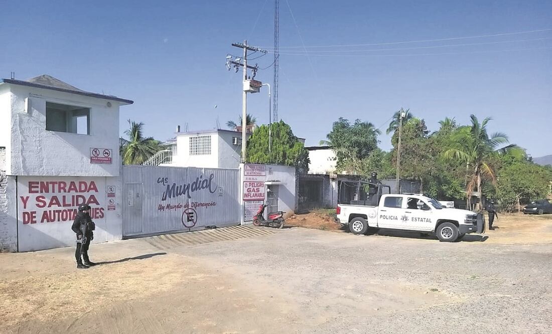 Las autoridades en seguridad resguardan las instalaciones y los recorridos de los camiones repartidores. Foto: ESPECIAL