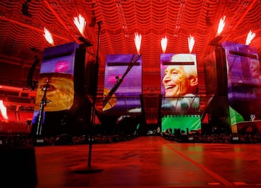 Charlie Watts "regresa" al escenario con Los Rolling Stones