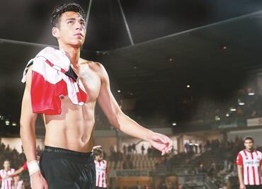 Moreno evita saludo de futbolista que lesionó