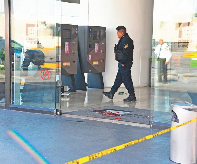 El empleado perdió la vida en el lugar tras recibir dos disparos en la cabeza, al oponerse al asalto. Foto/JUAN MARTÍNEZ. EL UNIVERSAL